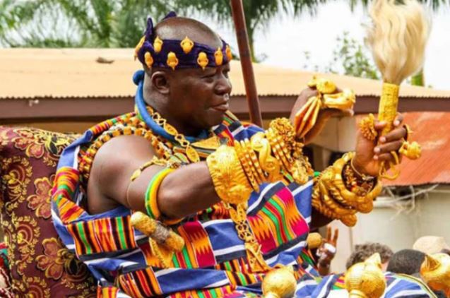 Bộ tộc giàu có nhất châu Phi: Tù trưởng có thể lấy 80 vợ, móng tay người dân dát đầy vàng