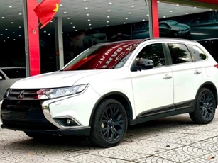 Lăn bánh 4 năm, Mitsubishi Outlander bán lại với giá ngang một chiếc Hyundai Creta 'đập hộp'