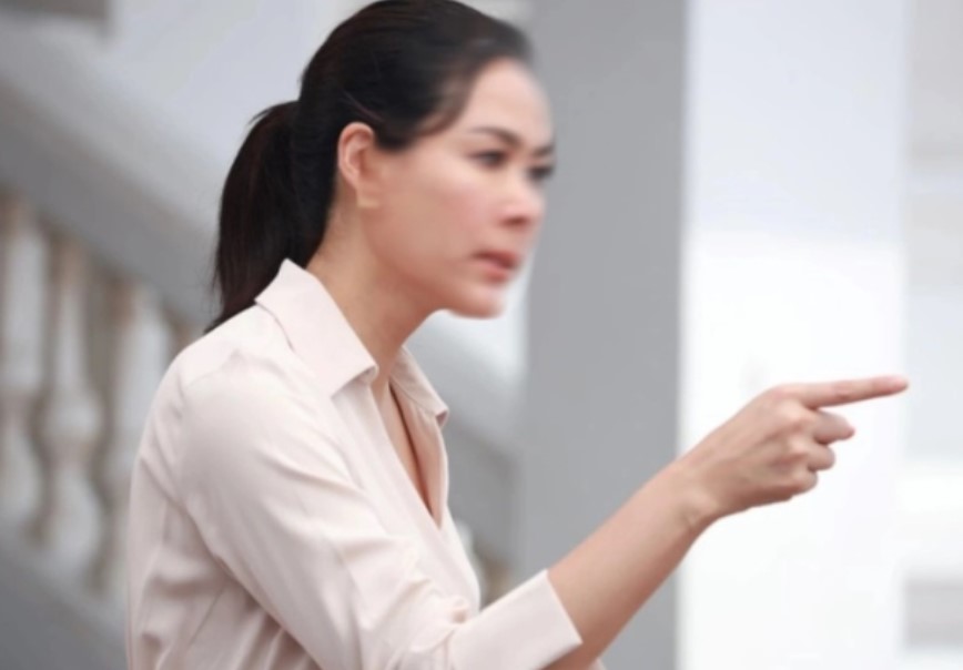 Em trai phát hiện con tôi bước ra khỏi nhà của một người phụ nữ lớn tuổi: Tôi quyết định di chúc toàn bộ tài sản cho em ấy