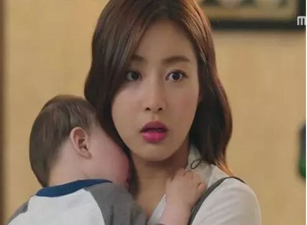 4 năm làm mẹ đơn thân, mẹ chồng "hụt" bất ngờ tìm đến đòi gặp cháu và trao tài sản chục tỷ kèm lời đề nghị cực sốc