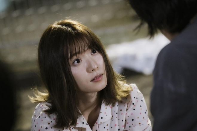 Cả nhà đang ngồi ăn cơm, bạn gái anh trai bỗng lăn ra ôm bụng đau đớn, biết được sự thật mẹ tôi lên cơn đau tim