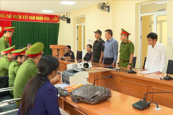 Khởi tố, bắt tạm giam Chi cục trưởng Hải quan cửa khẩu Xín Mần