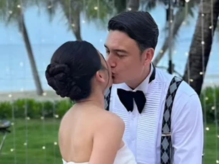 Ảnh nét căng đám cưới Đặng Văn Lâm và Yến Xuân: Chú rể khoe visual cực phẩm, cô dâu diện 2 váy cưới thướt tha