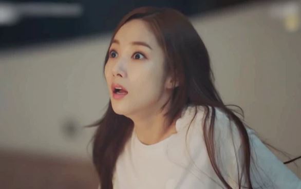 Anh trai chồng dẫn bạn gái về ra mắt cả nhà, tôi bàng hoàng khi biết danh tính người phụ nữ ấy