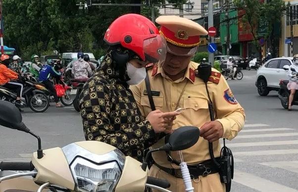 Gần 500 tài xế bị tước giấy phép lái xe qua VNeID