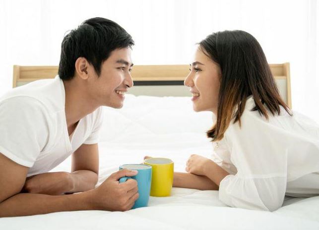 Chồng ngoại tình, vợ dậy từ sớm chuẩn bị bữa sáng rồi kéo vali rời khỏi nhà nhưng lại khiến chồng xanh mặt rồi quỳ xuống