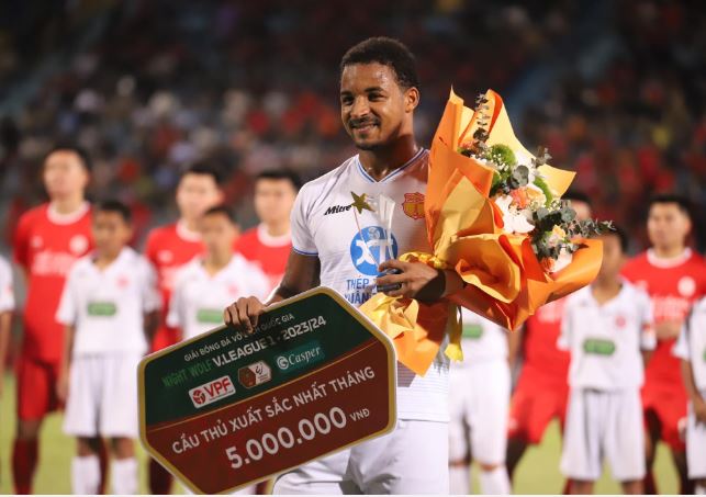 Tiền đạo xin nhập tịch ĐT Việt Nam nhận vinh dự chưa từng có