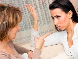 Nhờ mẹ chồng cất giùm vàng cưới, đến ngày hỏi lấy lại thì bà không muốn trả, tôi phải làm căng mới biết được sự thật