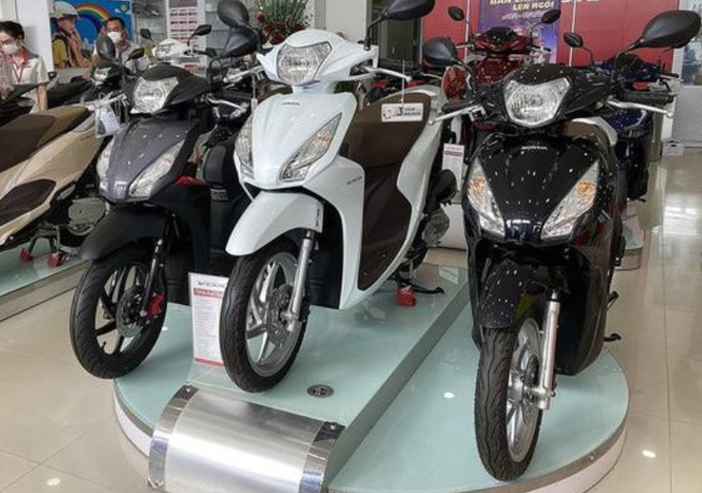Honda chơi lớn tung ưu đãi khủng cho loạt xe máy hot: Giá Honda Vision, Winner X, Vario 160....dò đáy, có mẫu tặng kèm điện thoại Samsung, đồng hồ thông minh