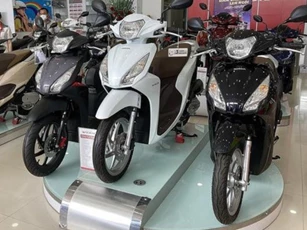 Honda chơi lớn tung ưu đãi khủng cho loạt xe máy hot: Giá Honda Vision, Winner X, Vario 160....dò đáy, có mẫu tặng kèm điện thoại Samsung, đồng hồ thông minh