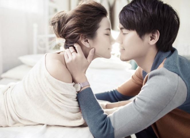 Trở về nhà sau chuyến công tác, đang hạnh phúc khi thấy phòng ngủ được tân trang, nào ngờ tiếng phụ nữ vọng vào khiến tôi ngã quỵ