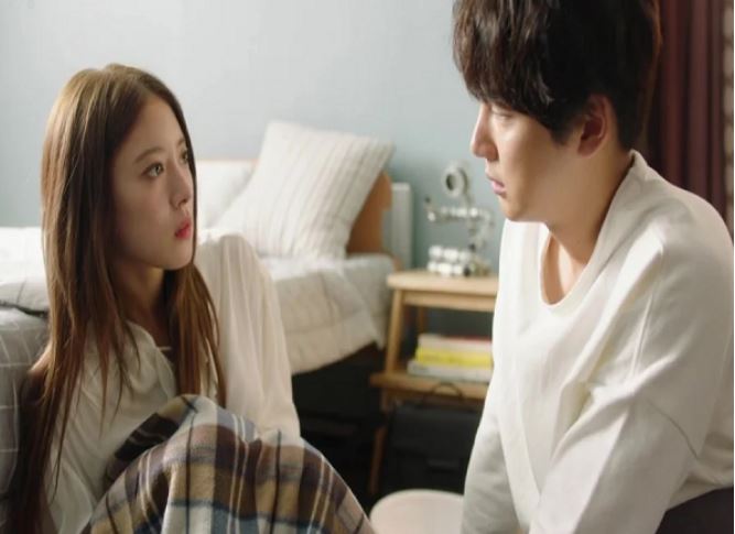 Nghe tôi và chồng cãi nhau anh hàng xóm chạy vội qua ôm lấy vai tôi, nhẹ nhàng lau giọt nước mắt rồi nói một câu khiến tôi ám ảnh