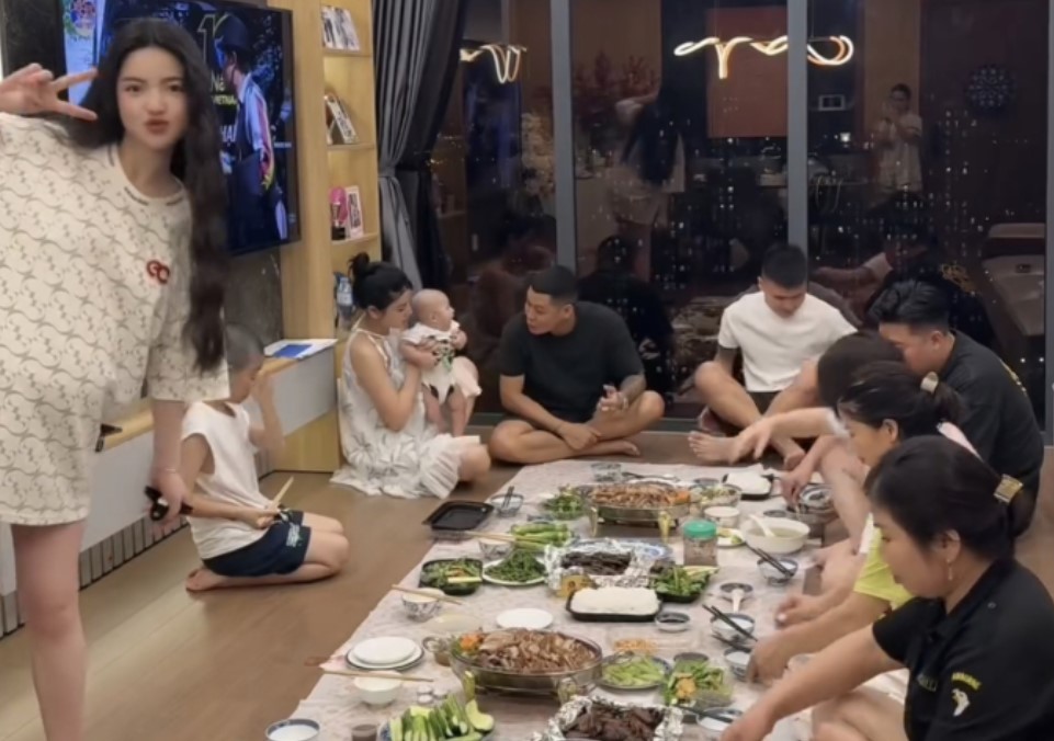 Quang Hải và Chu Thanh Huyền mở tiệc trước ngày sinh em bé, lộ luôn mối quan hệ thông gia hai gia đình