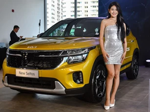 Mỹ nhân Việt thi nhau khoe sắc bên xe Kia Seltos 2024