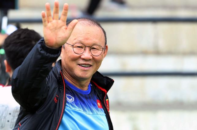 HLV Park Hang Seo xuất hiện ở trận đấu của U19 Việt Nam