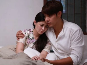 Lúc bạn nhậu ra về, chồng tôi dúi vào tay anh ta một xấp tiền, đến khi biết được lý do tôi đổ gục ngay xuống ghế