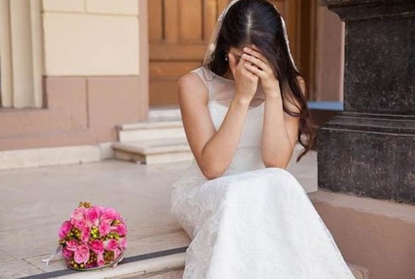 Ngày chị gái lấy chồng, tôi không dự lễ cưới mà chỉ gửi tặng chị món quà, ngày hôm sau, chị ôm lấy tôi mà khóc nức nở