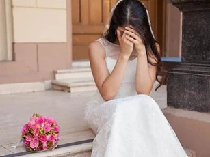 Ngày chị gái lấy chồng, tôi không dự lễ cưới mà chỉ gửi tặng chị món quà, ngày hôm sau, chị ôm lấy tôi mà khóc nức nở