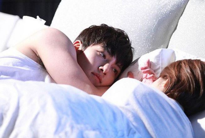 Chồng đi công tác thì tôi phải nhập viện vì sinh sớm, vừa toát mồ hôi trên bàn mổ, tôi lại nhận được tin nhắn chuyển tiền với lời ghi chú gây sốc