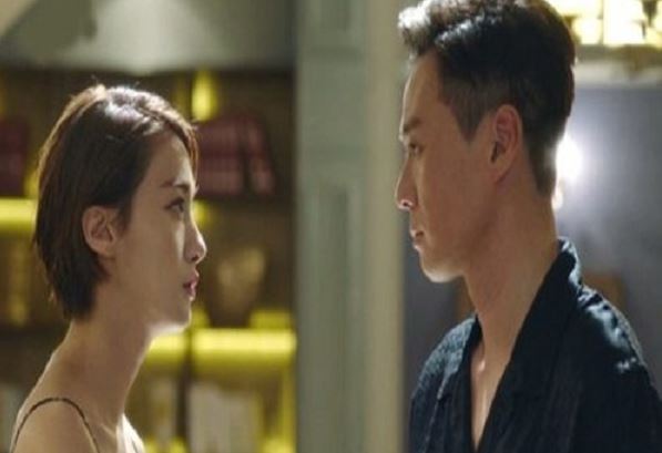 Thấy cô gái trẻ ngồi cạnh gọi video call cho chồng còn nũng nịu ‘chồng ơi’, tôi tá hỏa nghi nghe được giọng nói từ điện thoại vọng ra