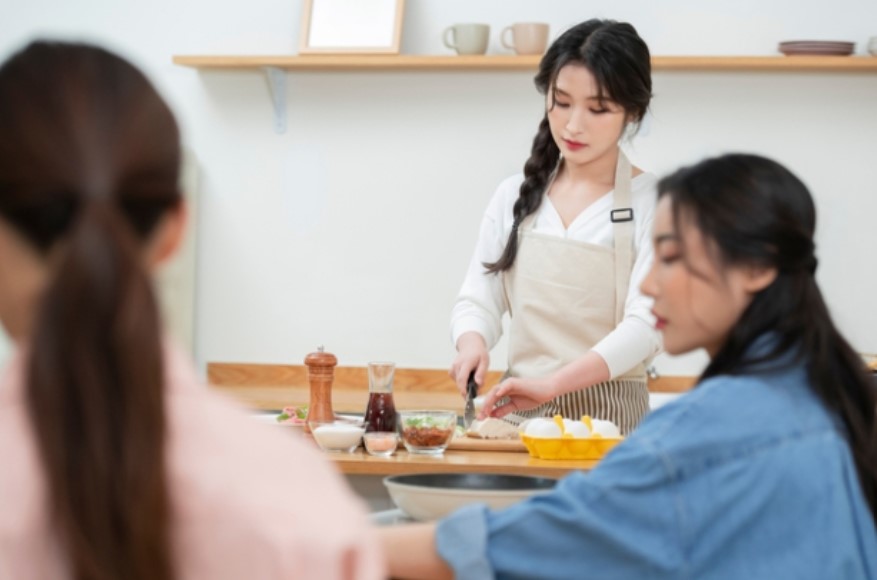 Chỉ vì 9kg sầu riêng mà nhà tôi "nổ" chuyện liên hoàn, chị dâu tham lam cúi mặt giữa bữa cơm