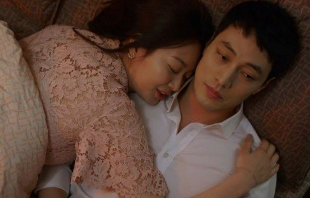 Đứng trước sảnh toà án đợi ly hôn, chồng bỗng ném thẳng chiếc ba lô vào người, tôi chưa kịp giật mình thì hốt hoảng với thứ bên trong