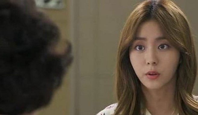 Lúc vợ chồng tôi định bán nhà trả nợ, chị giúp việc hỏi giá và chốt luôn một câu làm chúng tôi xây xẩm mặt mày