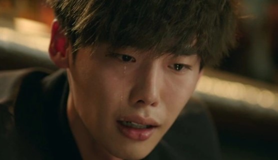 Gọi cả chục cuộc mà vợ không nghe máy, tôi bực bội trở về nhà thì rụng rời khi thấy hàng xóm quây kín cổng