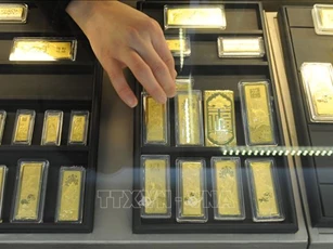 Giá vàng thế giới tiệm cận các mức cao kỷ lục