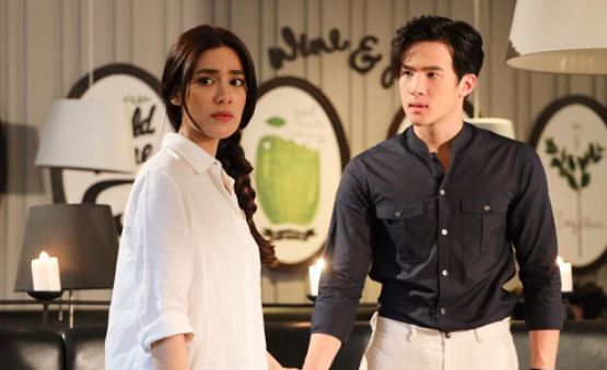 Đến nhà người yêu chơi, tôi chết sững nghe thấy giọng phụ nữ quen thuộc vang lên từ phòng ngủ