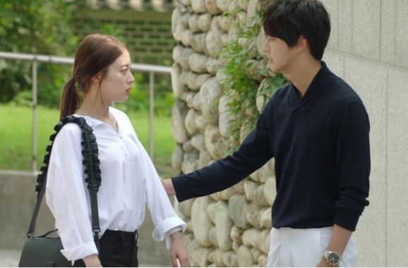 Gặp lại người yêu cũ trong đám cưới bạn, nghe anh ta muốn nối lại tình xưa tôi cười khẩy đáp một câu mọi người vỗ tay rần rần