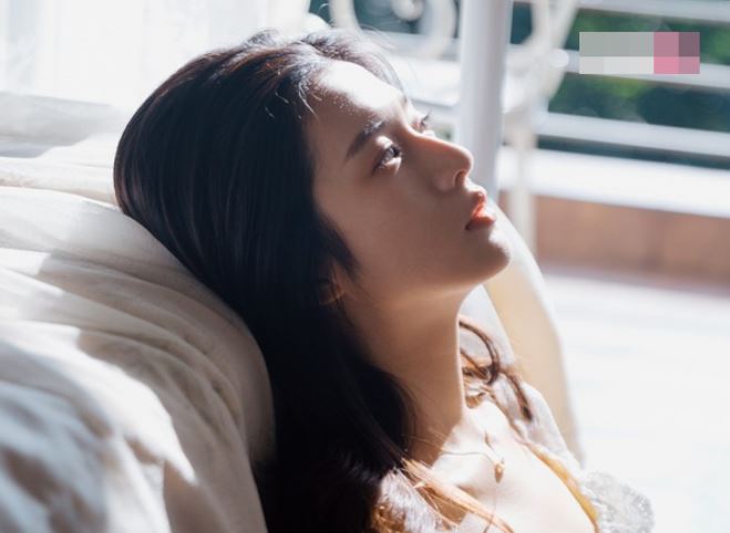 Một ngày chồng đi làm về với đôi dép tổ ong cũ kỹ, để rồi khi biết nguyên nhân thì tim như bị bóp nghẹn