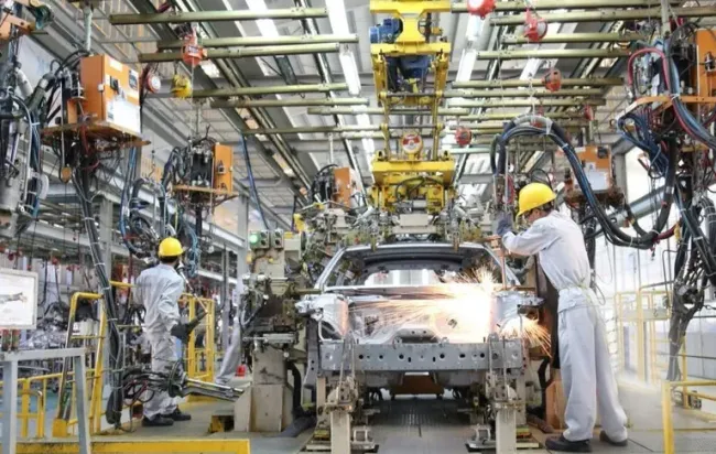 Thị trường ô tô Việt Nam: Sức mua cầm chừng, chờ giảm thuế trước bạ