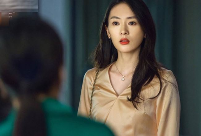 Sau lễ cưới mẹ chồng kéo tôi vào phòng lấy hết số vàng đeo trên người, rồi bí mật của bà được hé lộ khiến tôi sốc nặng