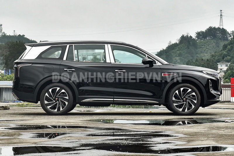 SUV dài gần 5 mét, công suất 487 mã lực, ‘uống xăng như ngửi’, giá hơn 1 tỷ đồng