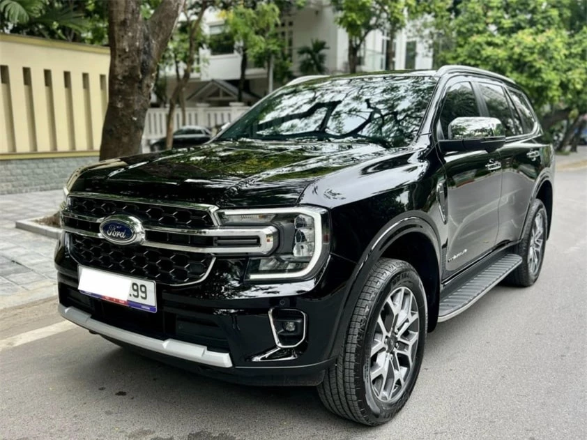 Ford Everest 2024 chạy ‘siêu lướt’ lên sàn xe cũ với giá khó tin 496794