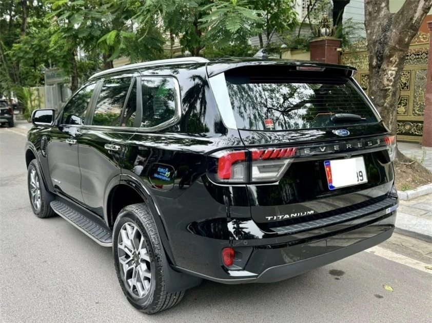 Ford Everest 2024 chạy ‘siêu lướt’ lên sàn xe cũ với giá khó tin 496797