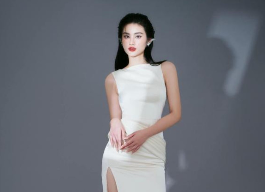 Hoa hậu Ý Nhi gây sốt với bộ ảnh mới: Nhan sắc thăng hạng, thần thái ngày càng sắc sảo