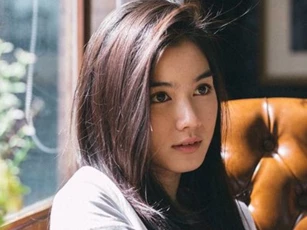 Buột miệng khen chiếc vòng của bà thông gia đẹp, nào ngờ lại được tặng ngay, để rồi giờ đây mẹ tôi lo lắng đến mất ăn mất ngủ