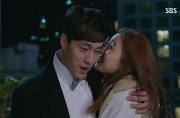 Chê người yêu nghèo lại đi chiếc xe máy cũ đến buổi họp lớp, cô gái đòi chia tay để rồi ôm mặt khóc sau 6 năm