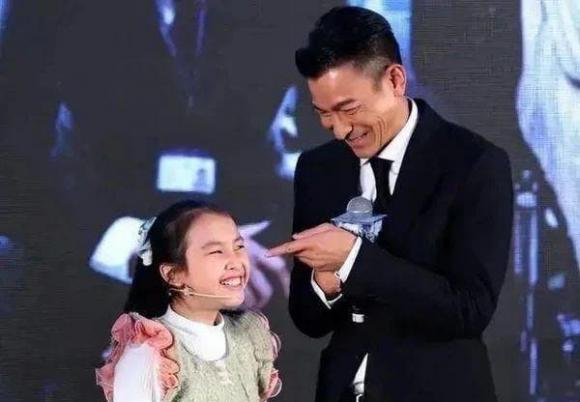 Con gái Lưu Đức Hoa xinh đẹp như thế nào mà được dự đoán chính là minh tinh xinh đẹp nhất thế hệ thứ hai trong làng giải trí?