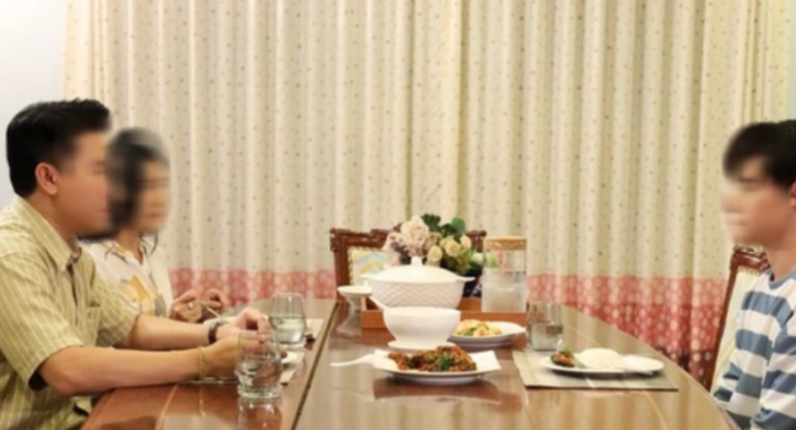 Được anh rể tặng chiếc xe ô tô mới trị giá 700 triệu mà vợ chồng tôi không dám nhận vì câu thì thầm dưới bếp của chị gái