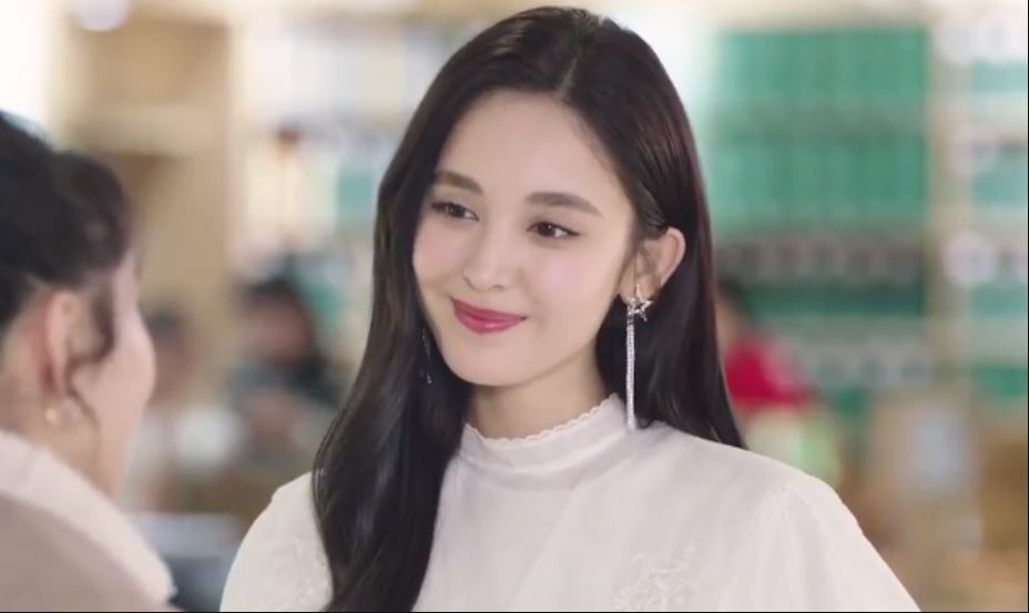 Thấy một cô gái tiến về phía chồng mình trong lễ cưới, tôi vội chạy đến không ngờ lại ngã sấp mặt trước đông đảo khách khứa