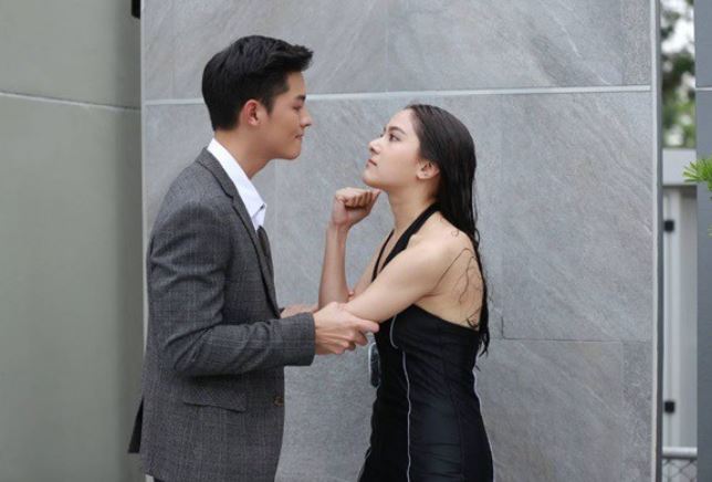 Bị ép gả cho chồng già 60 tuổi, đêm tân hôn cô gái sợ hãi khóa chặt cửa trốn chú rể nào ngờ cái kết có hậu