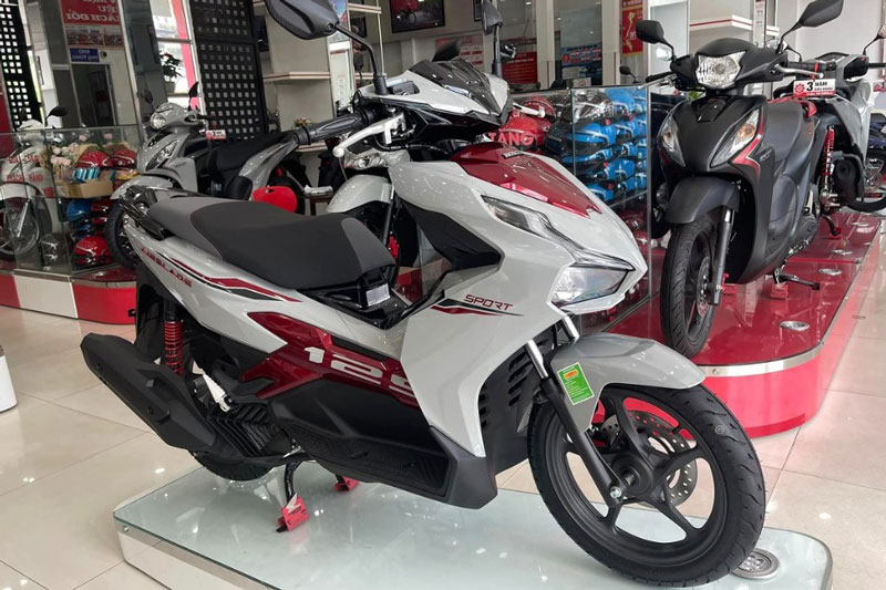 Giá xe Honda Air Blade 2025 giữa tháng 7/2024 giảm cực mạnh, giá 'rẻ như cho' dù mới ra mắt