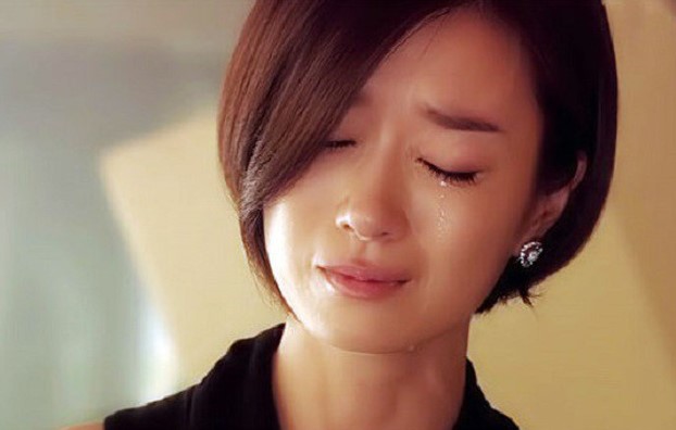 Lần nào mẹ tôi gửi thùng hải sản tươi sống chồng cũng bắt vợ vào bếp lấy dao, bí mật bên trong thùng khiến tôi ứa nước mắt