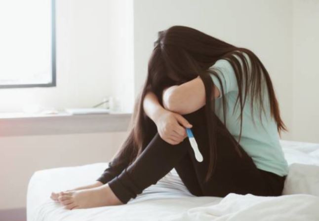 Gửi que thử thai 2 vạch cho người yêu, ngỡ anh sang nhà hỏi cưới, ai ngờ anh lại chở tôi đến thẳng bệnh viện, còn nói đúng 1 chữ