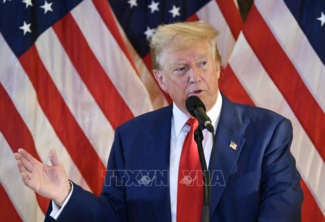 Cựu Tổng thống Mỹ Donald Trump bị thương sau vụ nổ súng khi đang vận động tranh cử