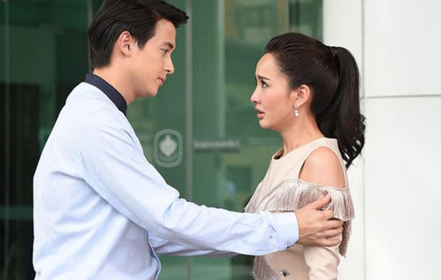 Trước cửa phòng khám thai, vợ bị bồ quát nạt, vài giây sau chồng làm hành động 'choáng' khiến ai cũng ngỡ ngàng