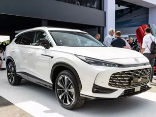 MG HS 2025 chính thức ra mắt, bổ sung thêm lợi thế để cạnh tranh Honda CR-V
